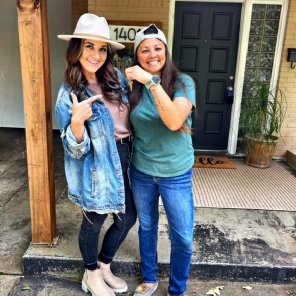 Meet your Posher, Tiffany - Picture 7 of 7